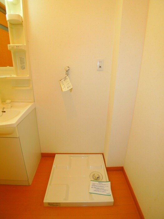 物件内観写真17　(洗濯機置場)