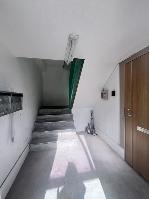 物件外観写真5　(エントランス部分)