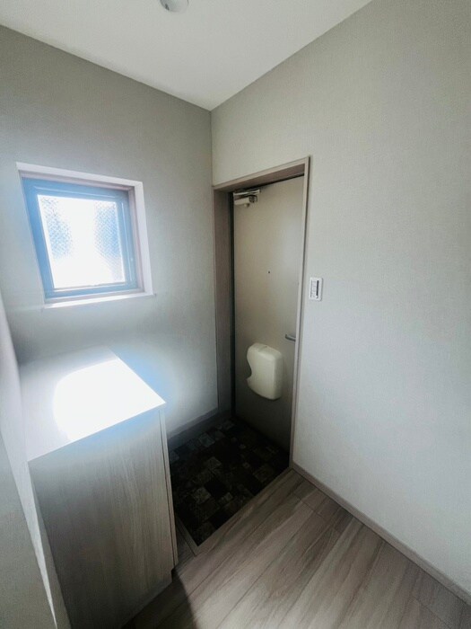 物件内観写真17　(玄関)