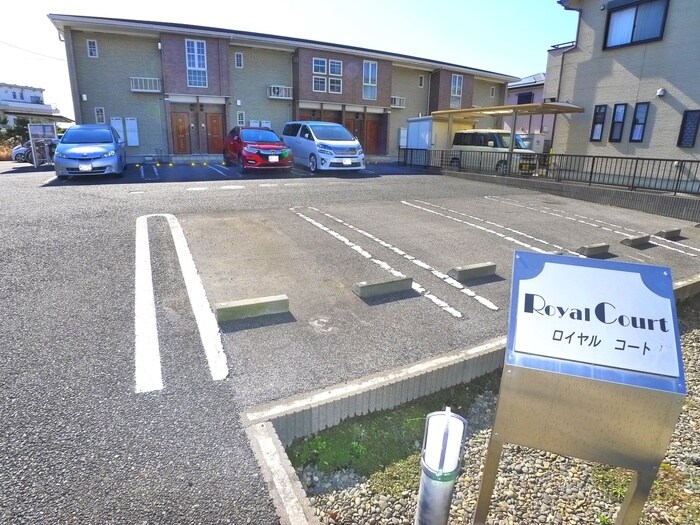 物件外観写真3　(駐車場)