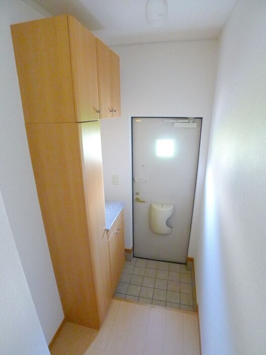 物件内観写真16　(玄関)