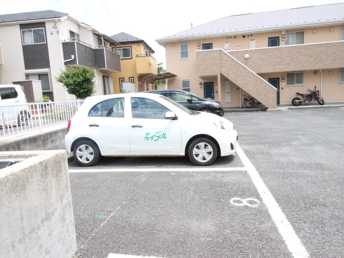 物件外観写真4　(駐車場)