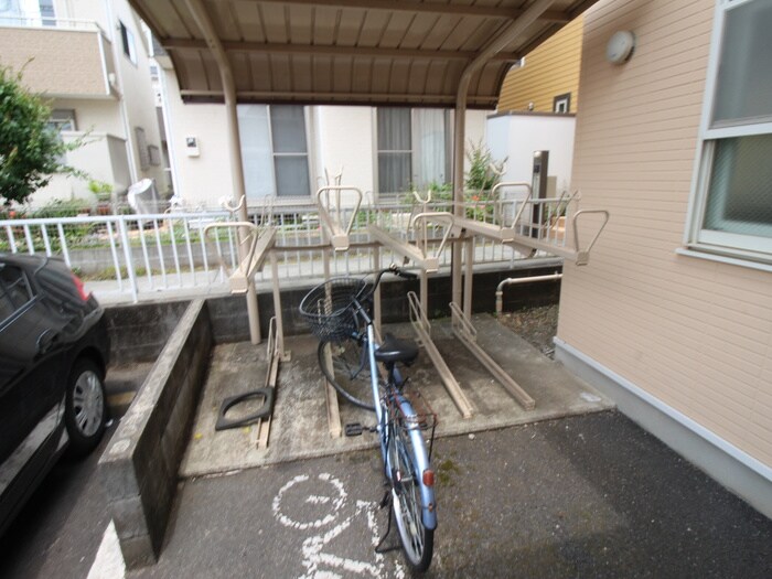 物件外観写真5　(駐輪場)
