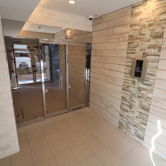 物件外観写真6　(エントランス部分)