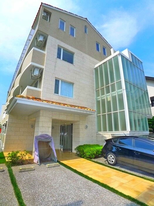 物件外観写真3　(駐車場)