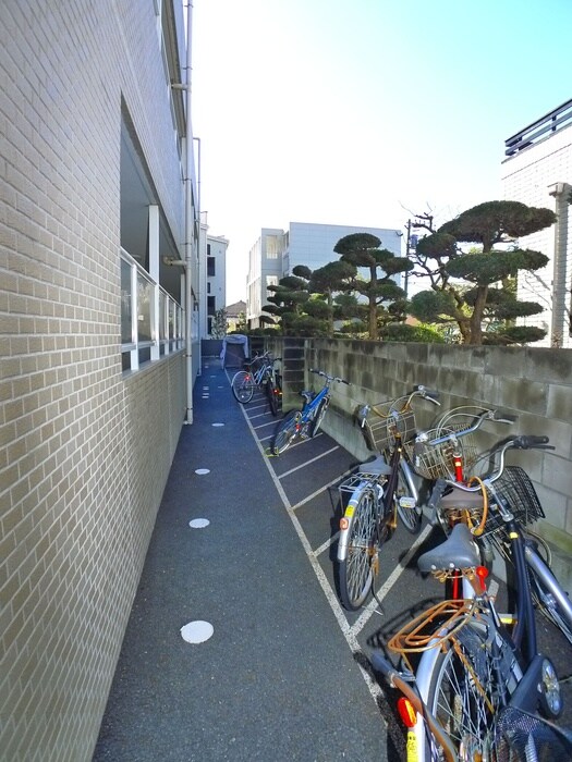 物件外観写真6　(駐輪場)