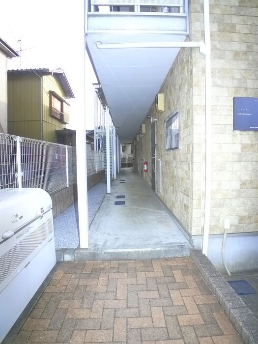 物件外観写真4　(エントランス部分)