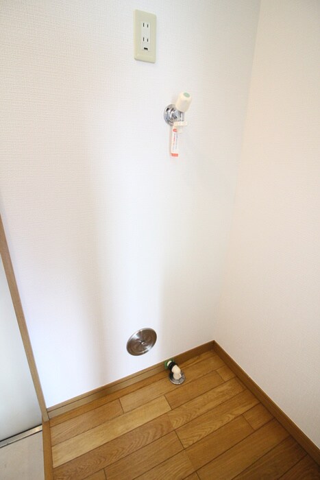 物件内観写真15　(洗濯機置場)