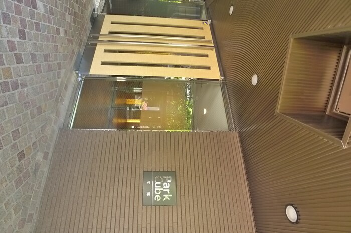 物件外観写真5　(エントランス部分)