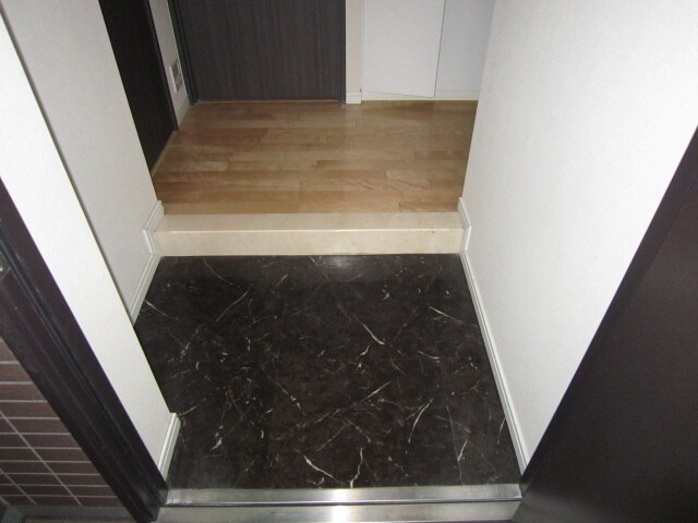 物件内観写真16　(玄関)