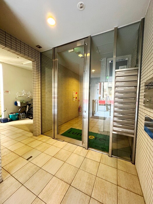 物件外観写真5　(エントランス部分)