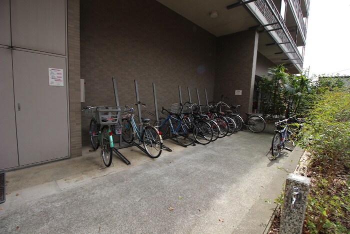 物件外観写真5　(駐輪場)