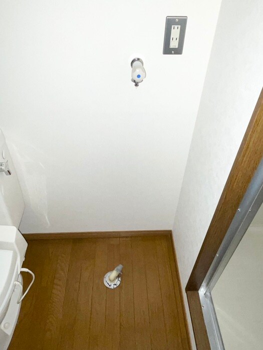物件内観写真16　(洗濯機置場)