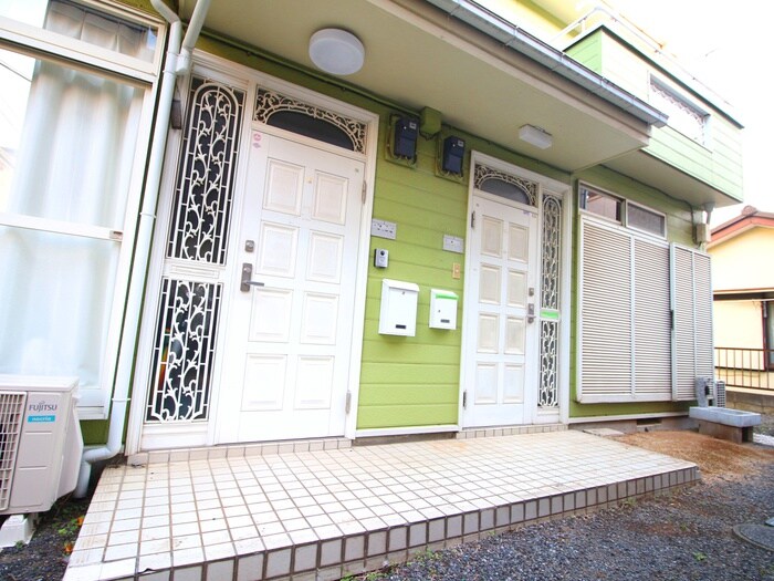 物件外観写真2　(エントランス部分)