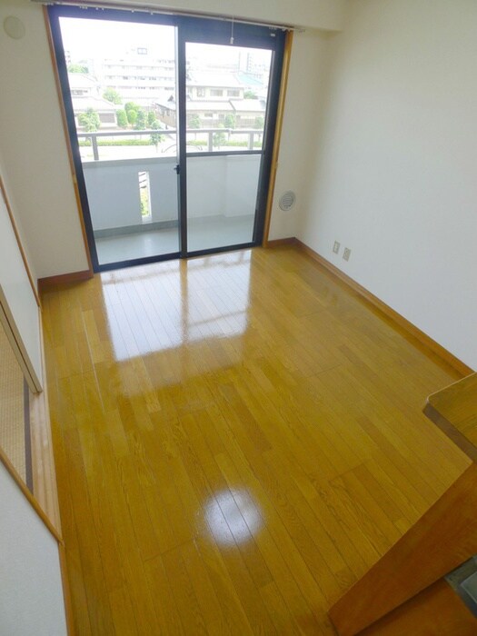 物件内観写真11　(室内からの展望)