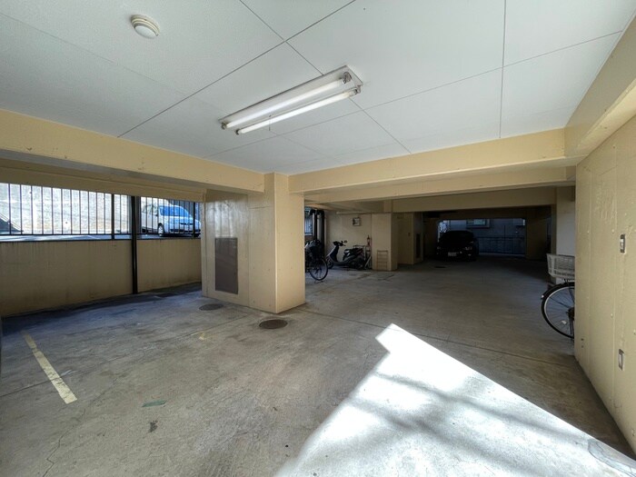 物件外観写真4　(駐車場)