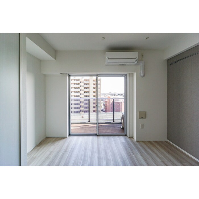 物件内観写真8　(室内からの展望)