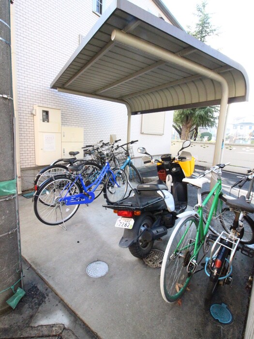 物件外観写真4　(駐輪場)