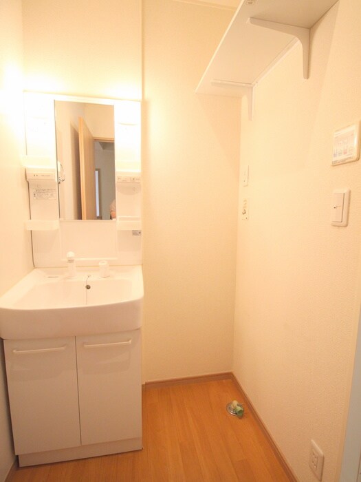 物件内観写真12　(洗濯機置場)