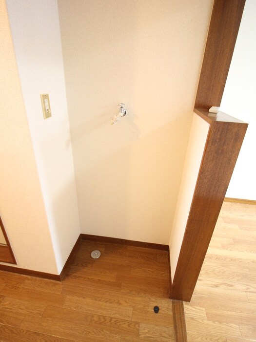 物件内観写真13　(洗濯機置場)