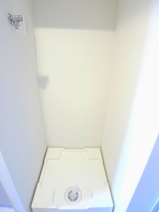 物件内観写真13　(洗濯機置場)