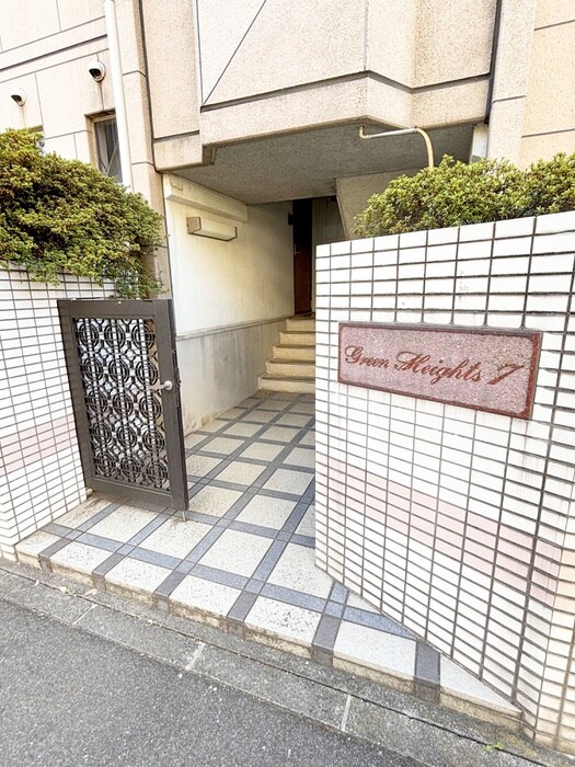 物件外観写真3　(エントランス部分)