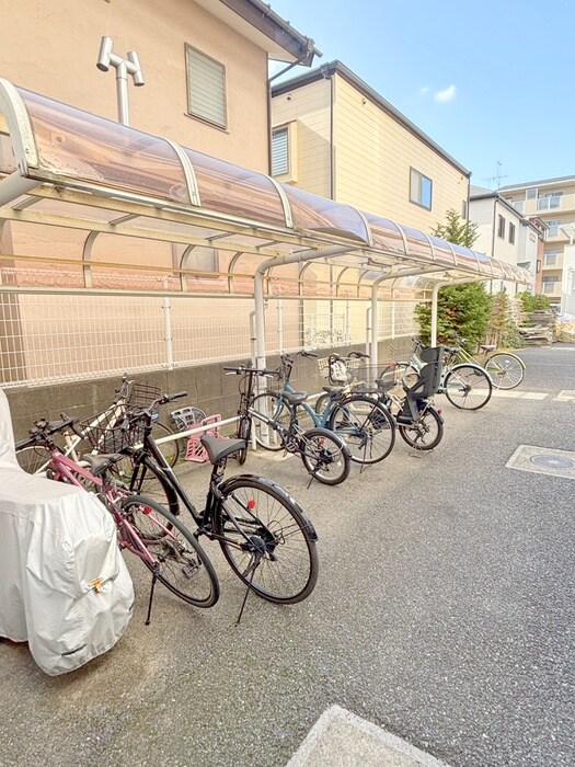 物件外観写真4　(駐輪場)
