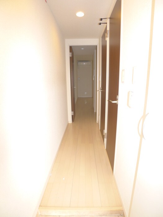 物件内観写真4　(廊下)