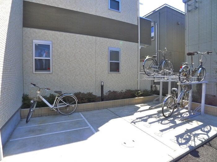 物件外観写真3　(駐輪場)