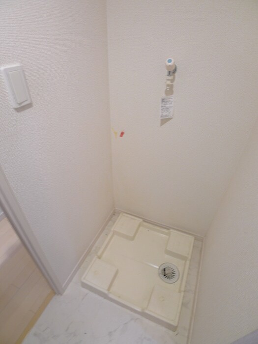 物件内観写真7　(洗濯機置場)