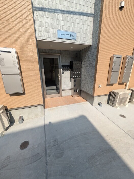 物件外観写真3　(エントランス部分)