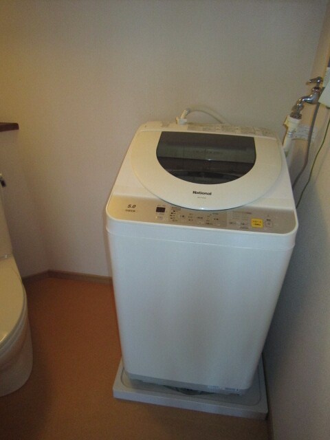 物件内観写真13　(洗濯機置場)