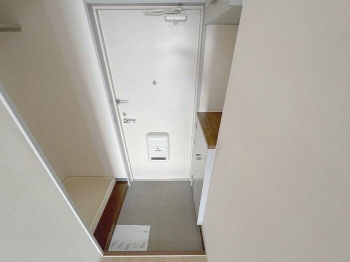 物件内観写真16　(玄関)