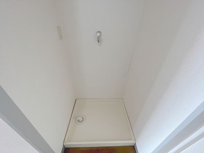 物件内観写真18　(洗濯機置場)