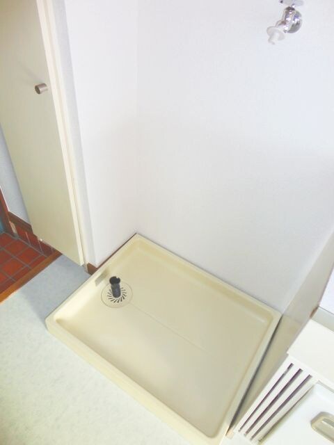 物件内観写真10　(洗濯機置場)