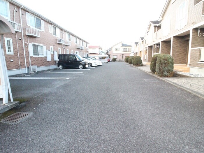 物件外観写真3　(駐車場)