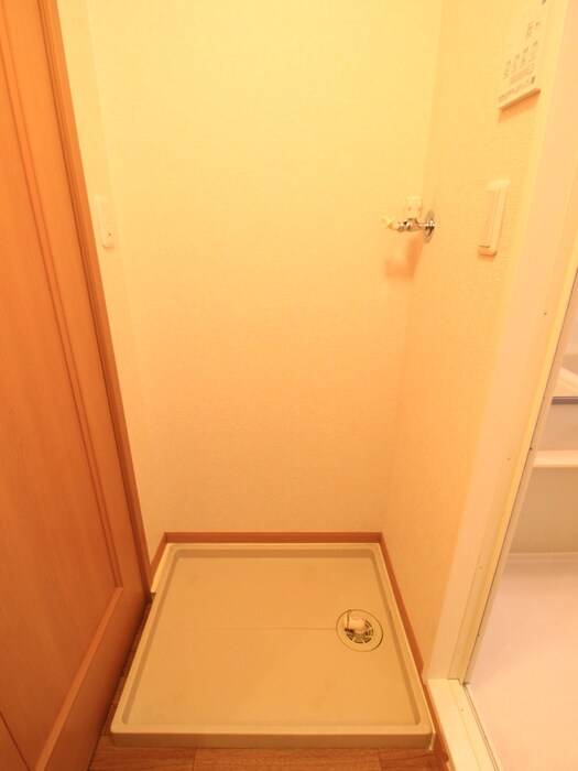 物件内観写真15　(洗濯機置場)