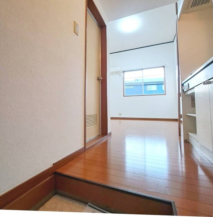 物件内観写真7　(玄関)