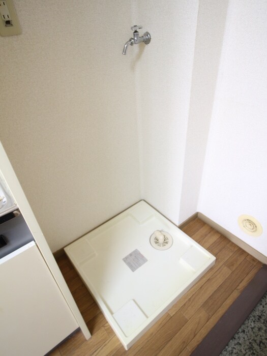 物件内観写真12　(洗濯機置場)