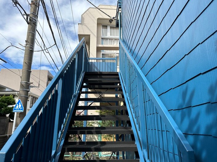 物件外観写真4　(エントランス部分)