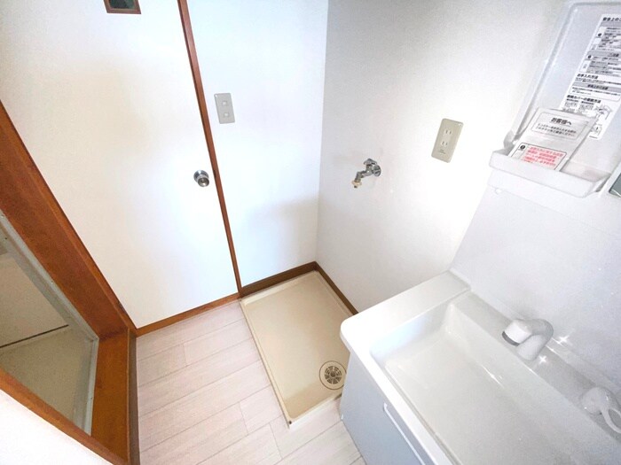 物件内観写真9　(洗濯機置場)