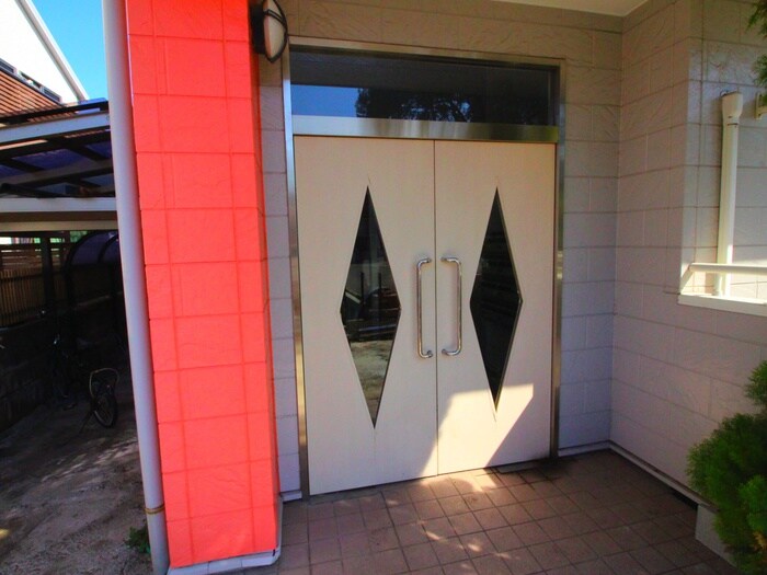 物件外観写真3　(エントランス部分)