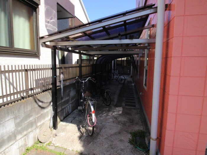 物件外観写真4　(駐輪場)