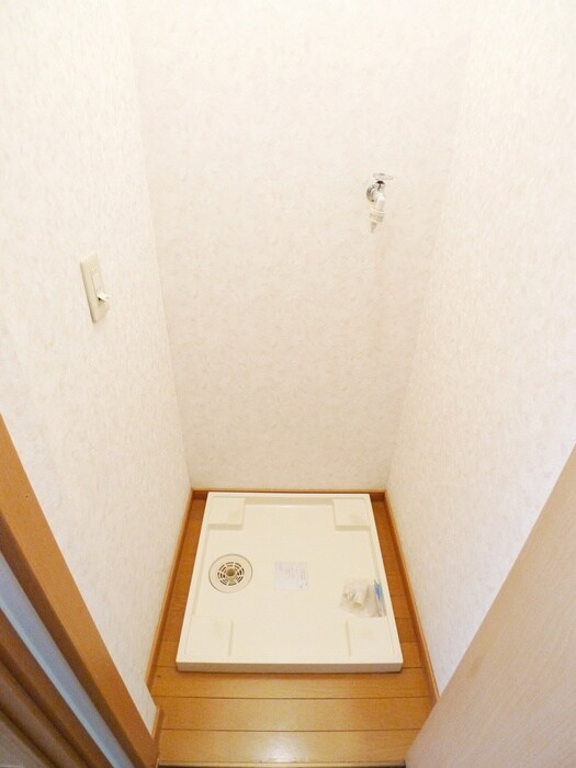 物件内観写真11　(洗濯機置場)