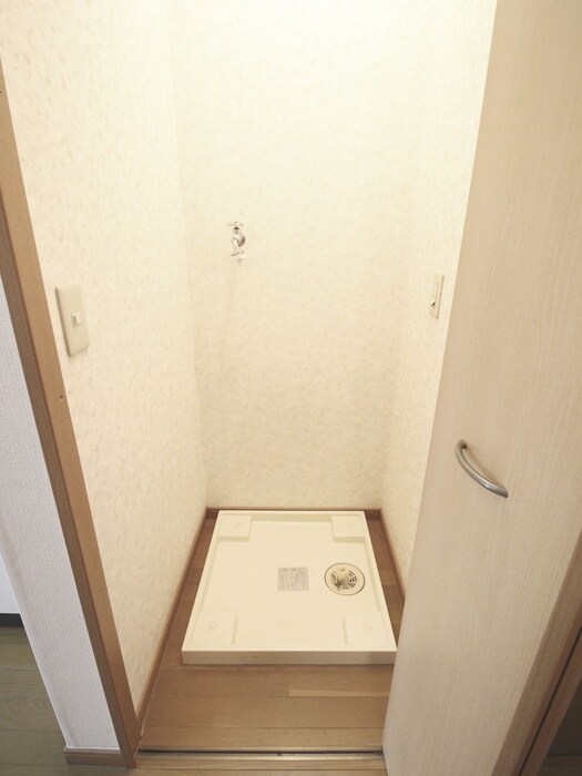 物件内観写真11　(洗濯機置場)