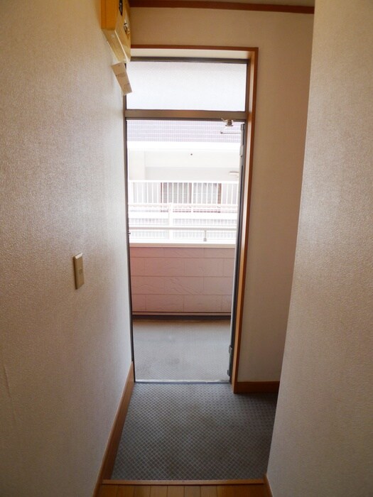物件内観写真13　(玄関)