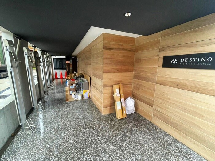 物件外観写真3　(エントランス部分)