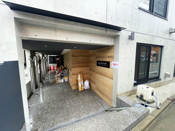 物件外観写真5　(エントランス部分)