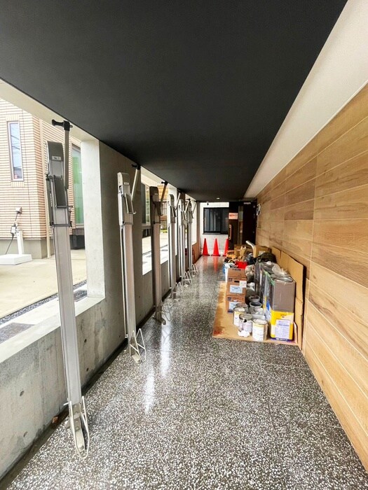 物件外観写真6　(エントランス部分)