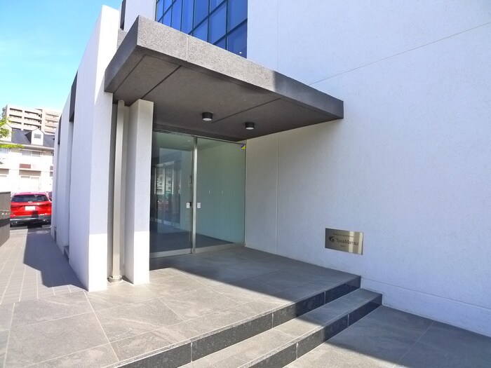 物件外観写真5　(エントランス部分)